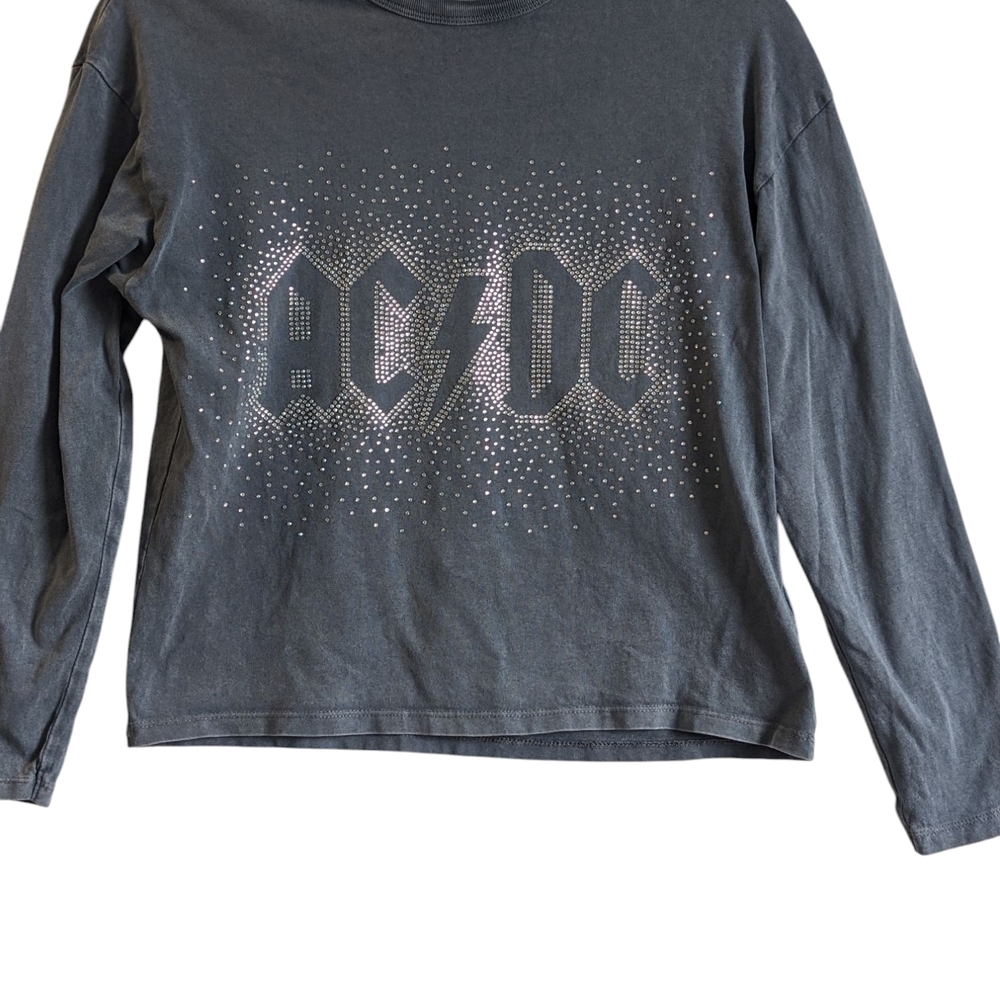 AC/DC Womens Crop Gray Long Sleeve Shirt With Cryatals Size 10. Flaw